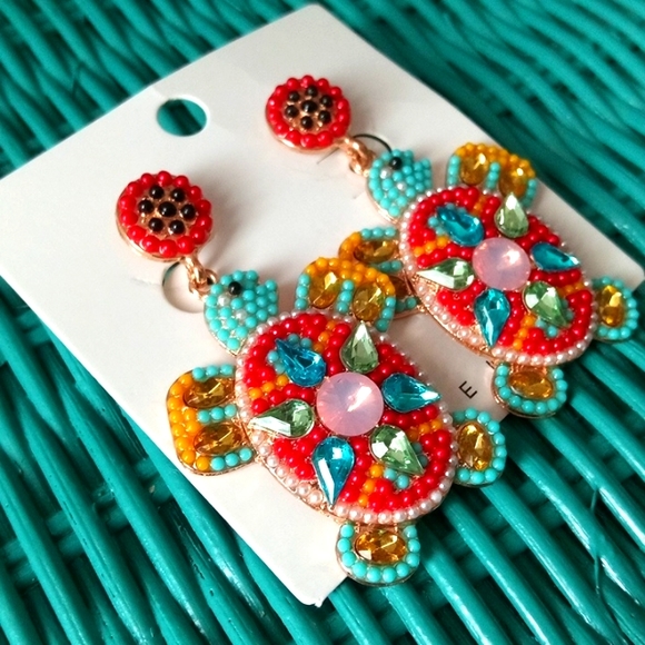 Beaded Sea Turtle Earrings - Picture 5 of 9